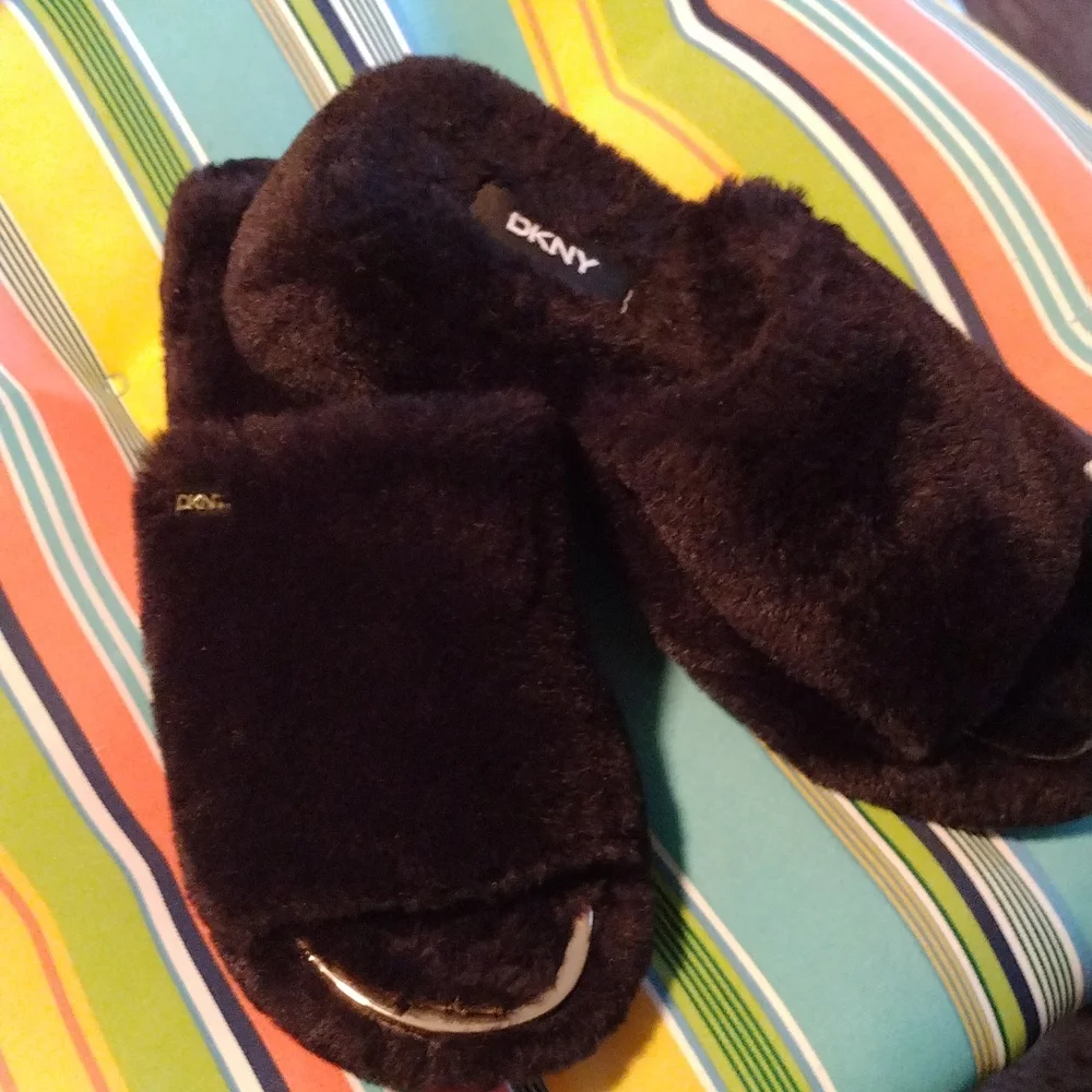 DKNY faux rabbit fur shoes - Picture 2 of 4